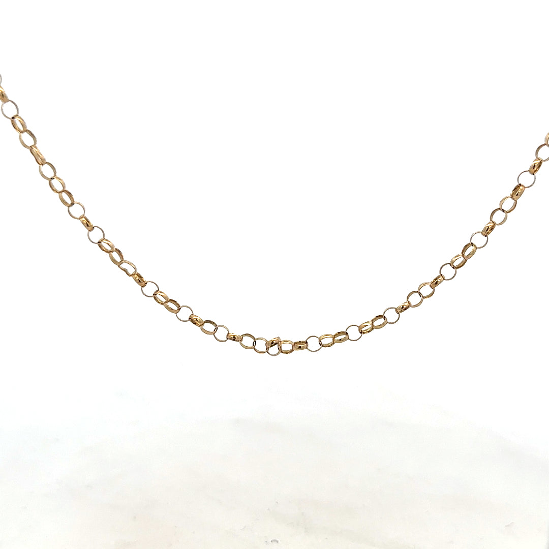 9ct yellow gold belcher chain, unbranded, 5.2g, detailed close-up of classic jewelry chain with textured links.