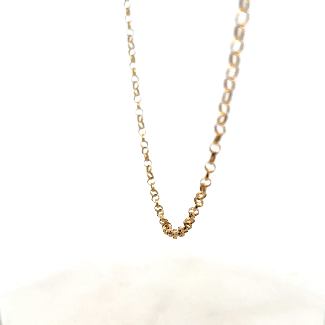 9ct yellow gold belcher chain weighing 5.2g, unbranded, with detailed links visible in the image.