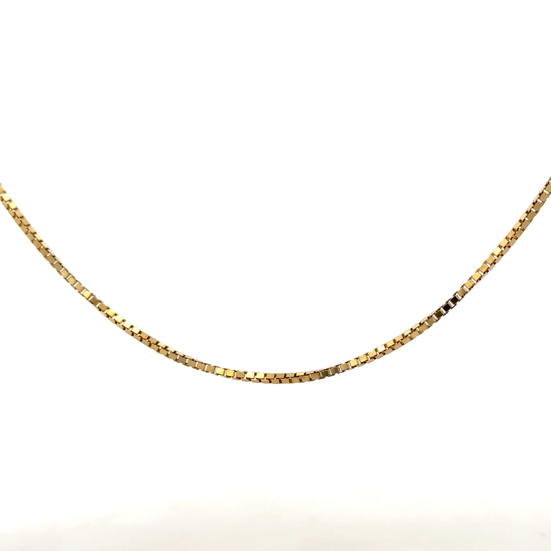 9ct yellow gold box chain, unbranded, 6.4g, close-up view showing the detailed square link design.