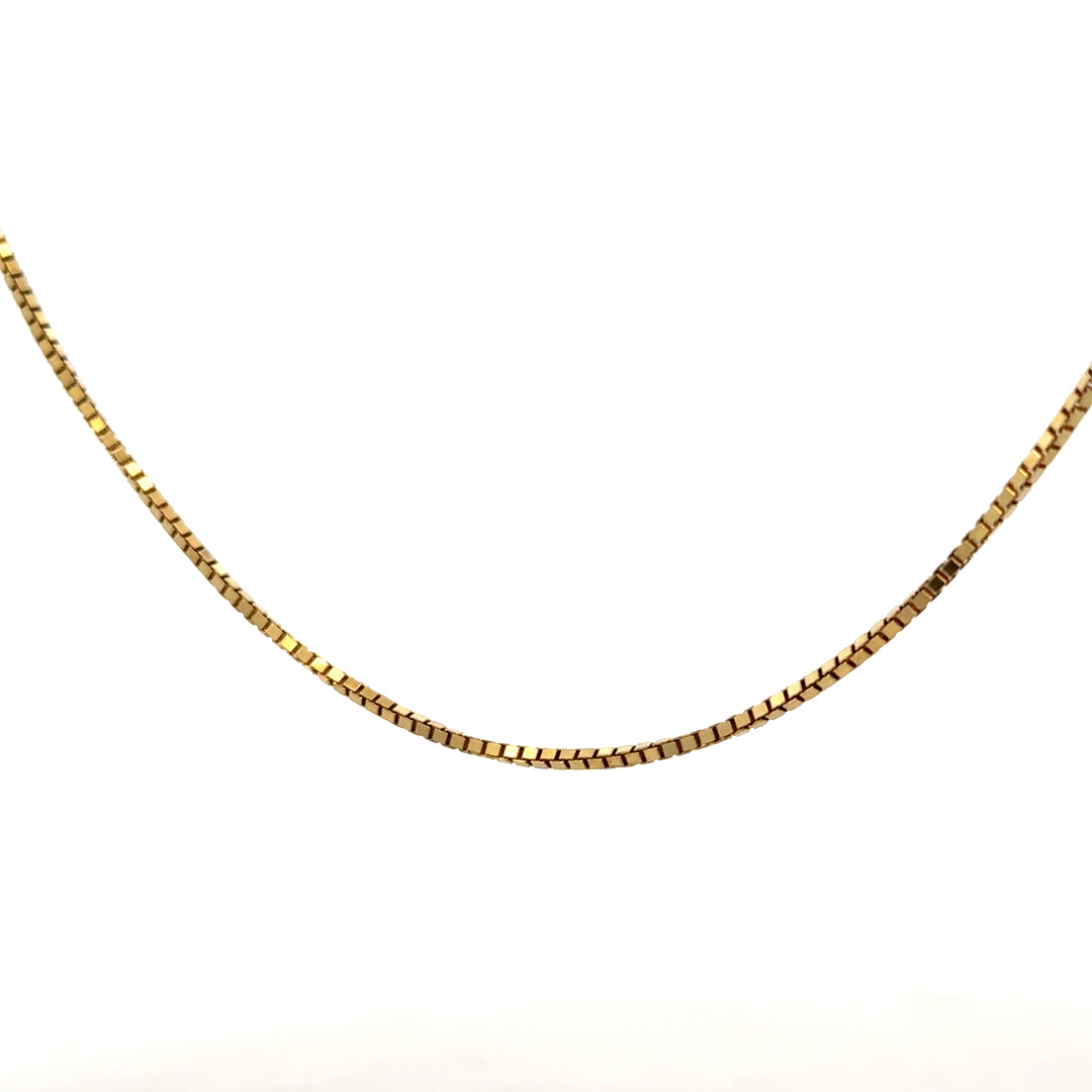 9ct yellow gold box chain, unbranded, 6.4g, close-up showing smooth links and polished finish.
