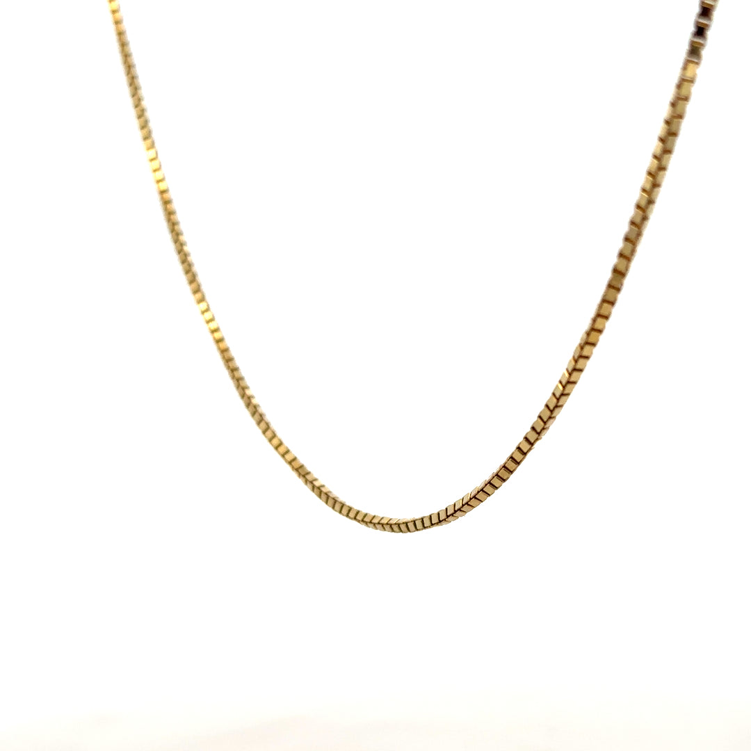 9ct yellow gold box chain, unbranded, 6.4g, featuring a classic square link design, shown in close-up.