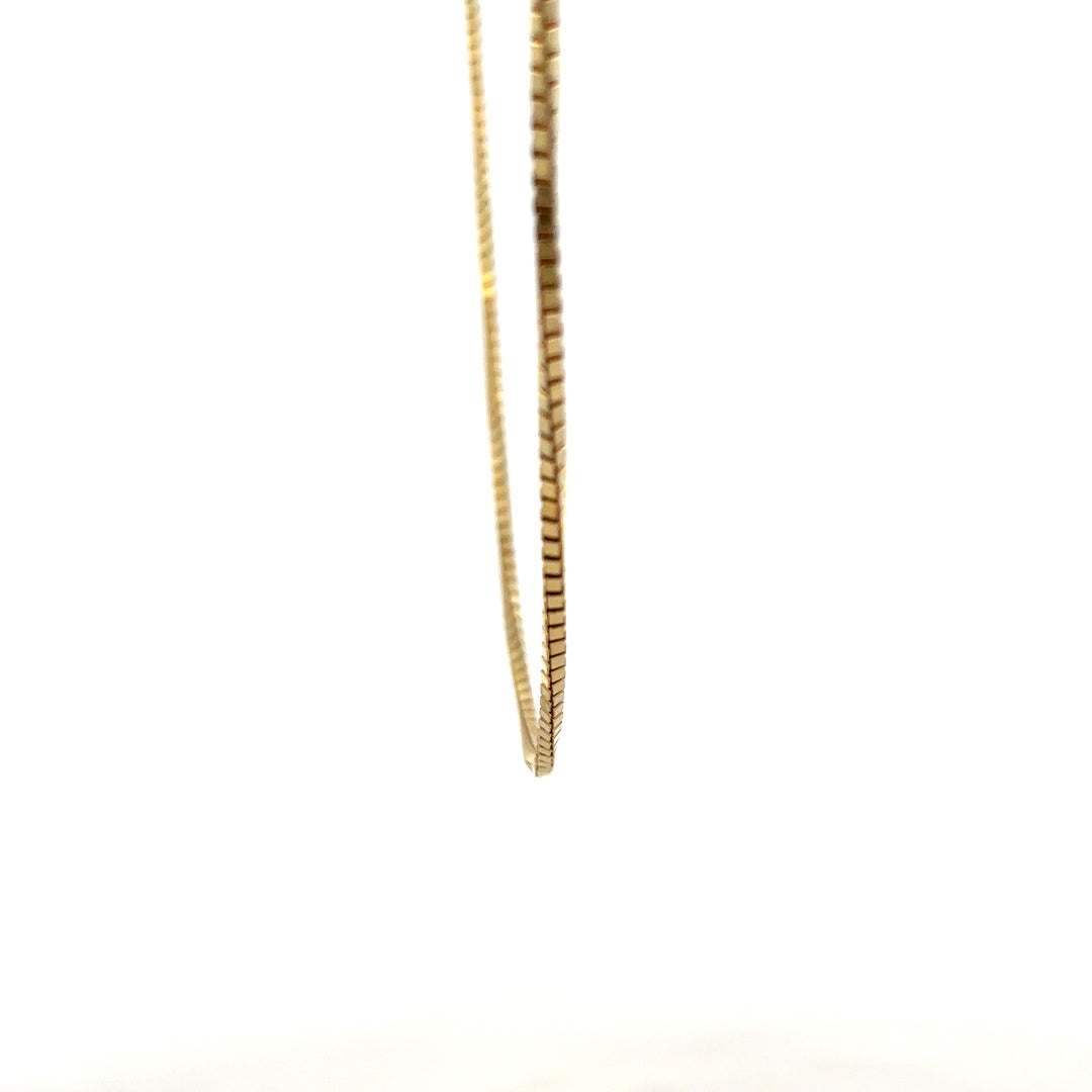 9ct yellow gold box chain, unbranded, 6.4g, close-up view showing the polished gold links and chain design.