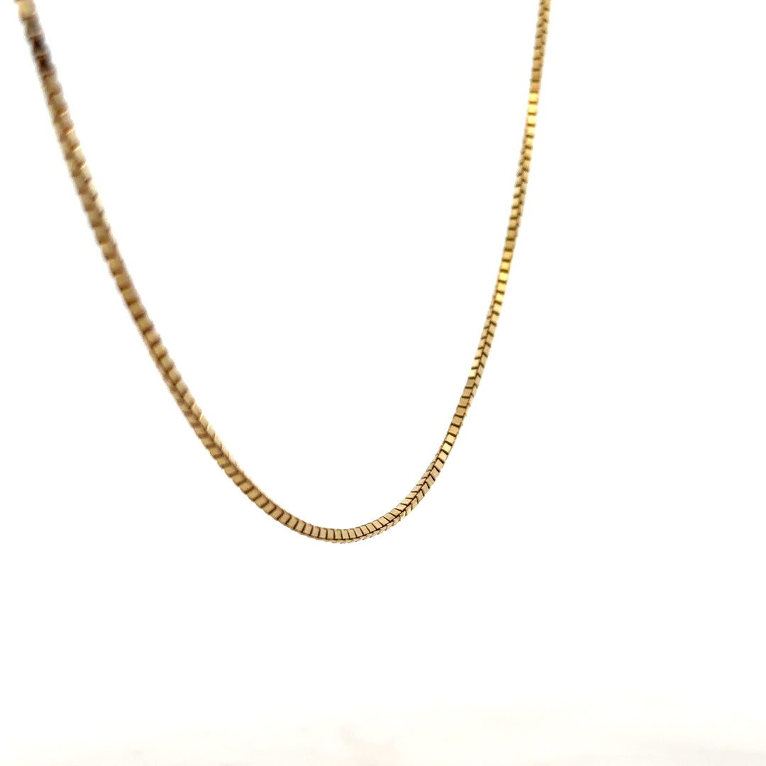 9ct yellow gold box chain weighing 6.4g, unbranded, with a detailed close-up of the chain links on a white background.