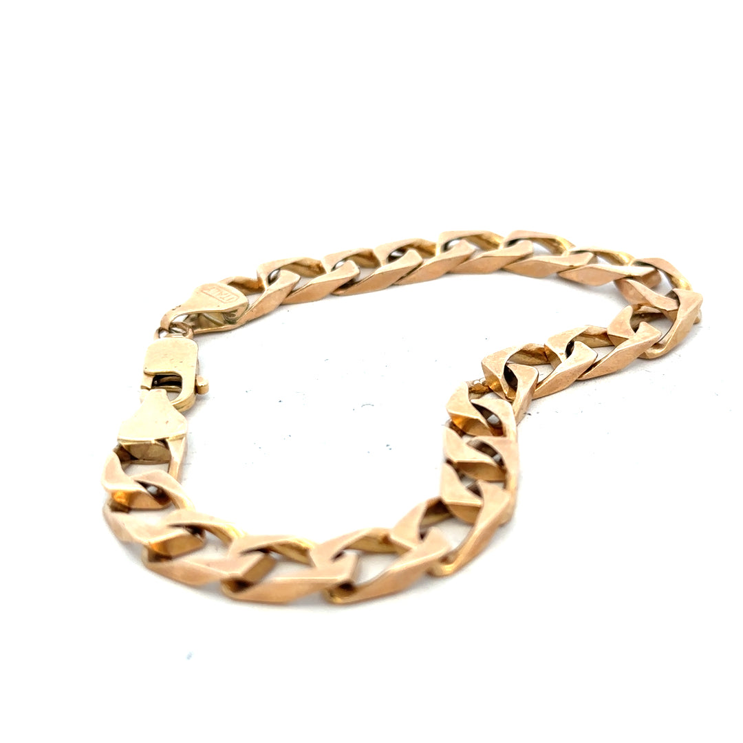 9ct yellow gold bracelet weighing 22.4g, unbranded, featuring a classic chain design with a polished finish.