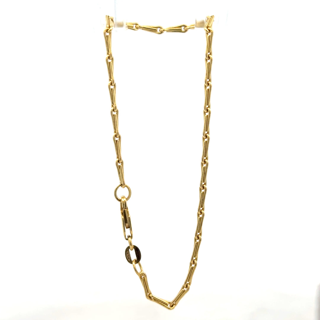 9ct yellow gold bracelet weighing 3.5g, unbranded jewelry accessory with a classic design, shown in a detailed product image.