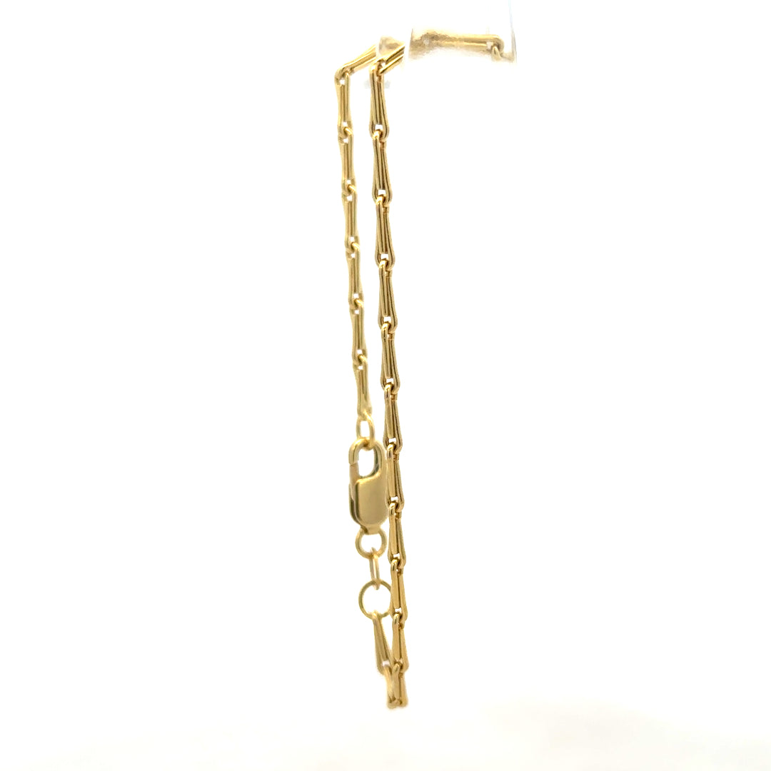 9ct yellow gold bracelet weighing 3.5g, unbranded jewelry accessory with a sleek, polished finish.