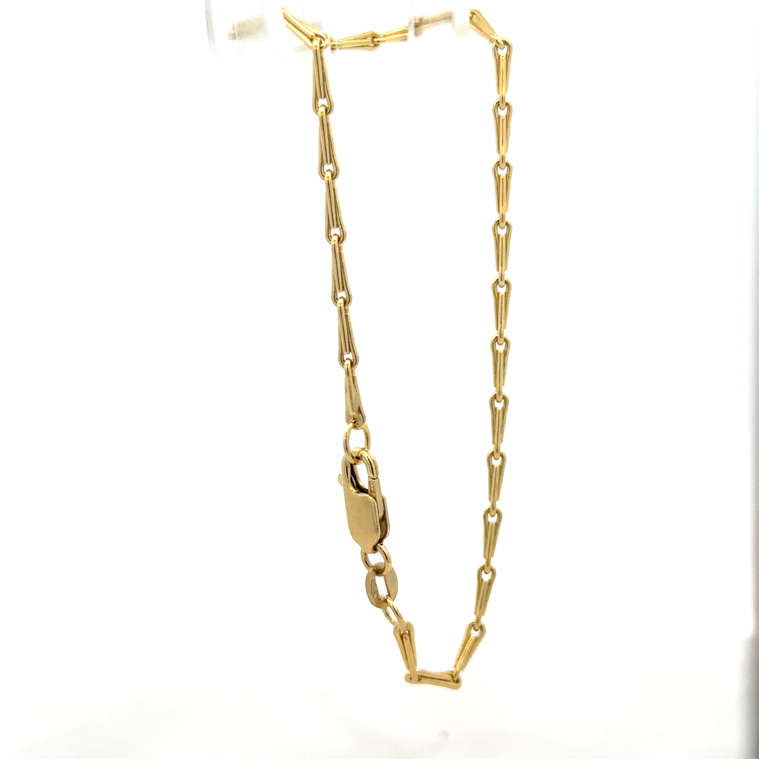 9ct yellow gold bracelet weighing 3.5g with a simple, elegant design, unbranded, showcasing its polished finish and fine craftsmanship.