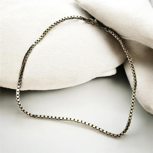 9ct yellow gold bracelet weighing 3.7g, unbranded, with a classic chain design, shown on a neutral background.