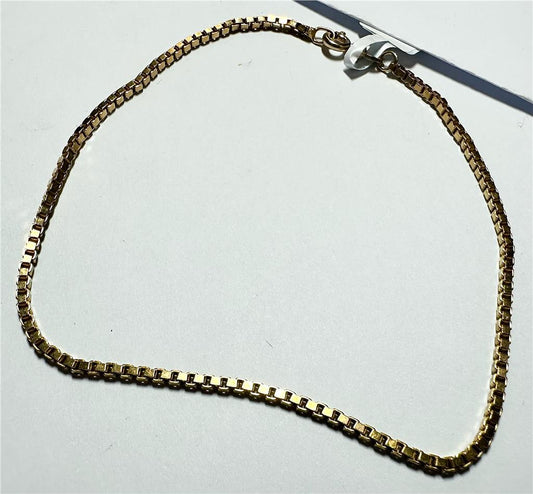 9ct yellow gold bracelet weighing 3.7g, unbranded jewelry accessory with a classic design, shown on a plain background.