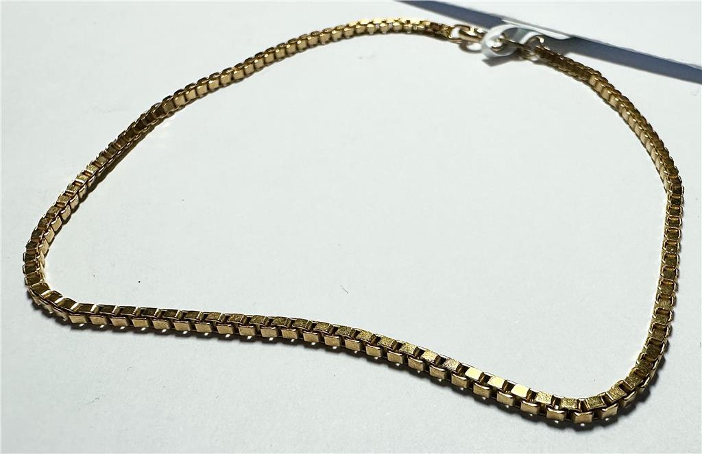 9ct yellow gold bracelet weighing 3.7g, featuring a sleek and simple design, unbranded jewelry accessory.