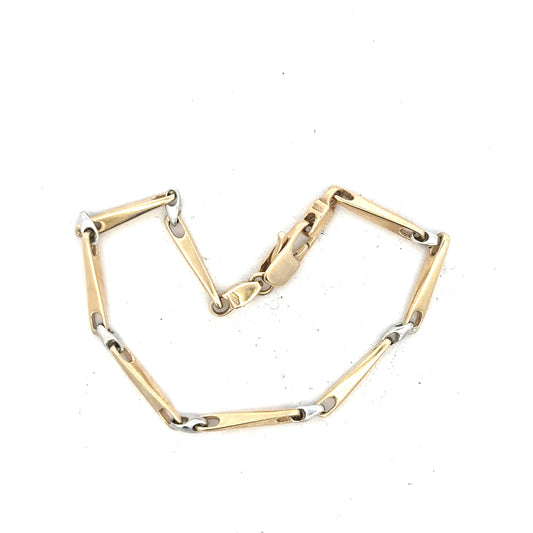 9ct yellow gold bracelet, unbranded, with a polished finish, weighing 8.9g, displayed on a neutral background.