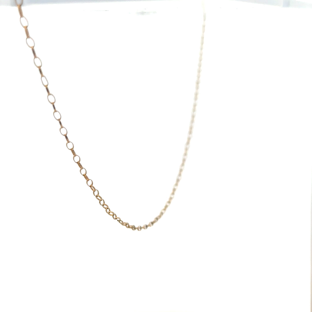 9ct yellow gold chain weighing 0.7g, unbranded jewelry chain, close-up view showing fine link details and polished surface.