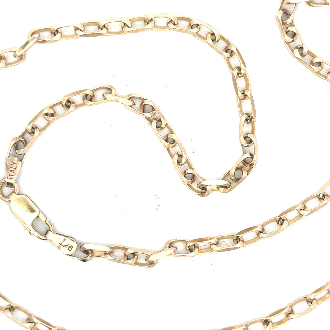 9ct yellow gold chain weighing 10.9g, unbranded, with a detailed close-up showing its elegant link design.