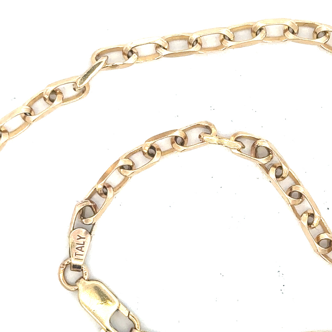 9ct yellow gold chain weighing 10.9g, unbranded jewelry chain with a classic design, shown in the image.