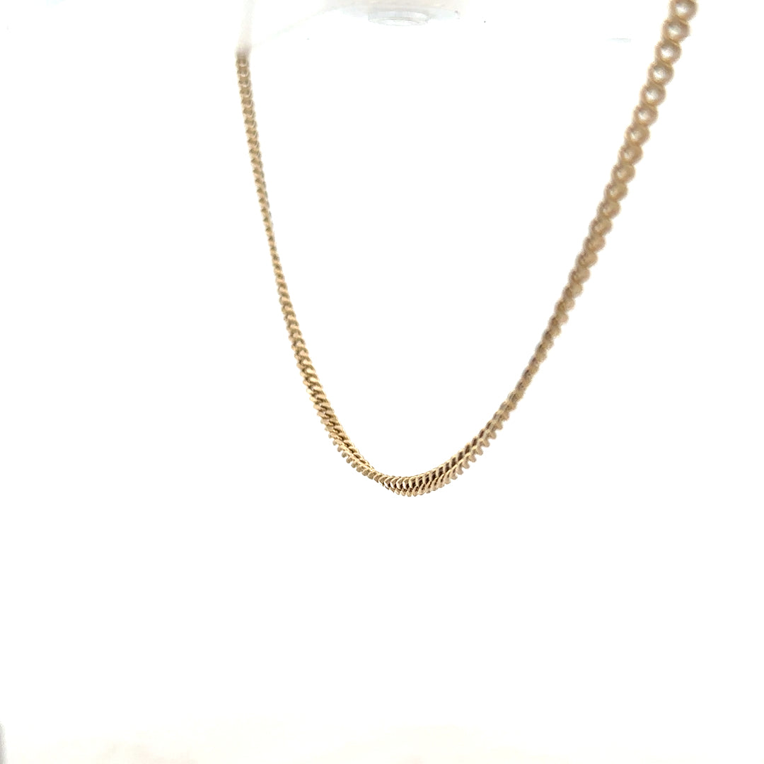 9ct yellow gold chain, unbranded, 11g, with a detailed close-up of the polished gold links.
