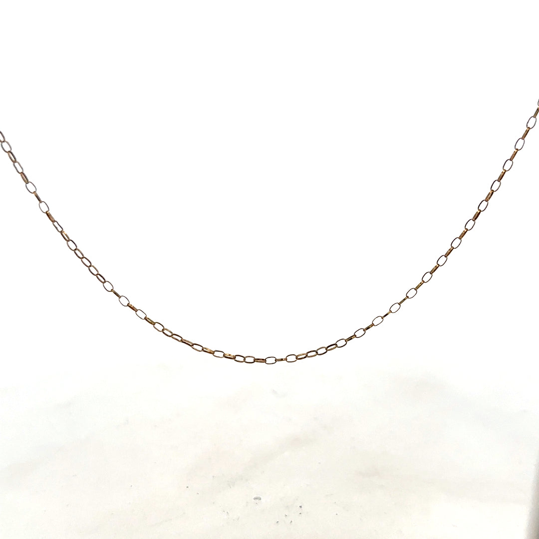 9ct yellow gold chain with a delicate design, weighing 1g, featuring a classic style perfect for everyday wear.
