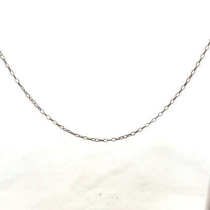 9ct yellow gold chain with a delicate design, weighing 1g, featuring a classic style perfect for everyday wear.