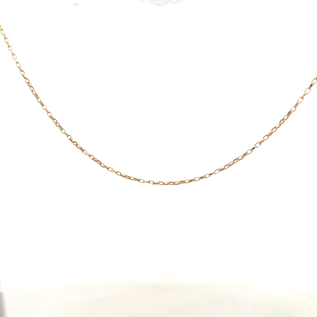 9ct yellow gold chain, lightweight jewelry chain weighing 2.2g, with a simple, elegant design perfect for everyday wear.