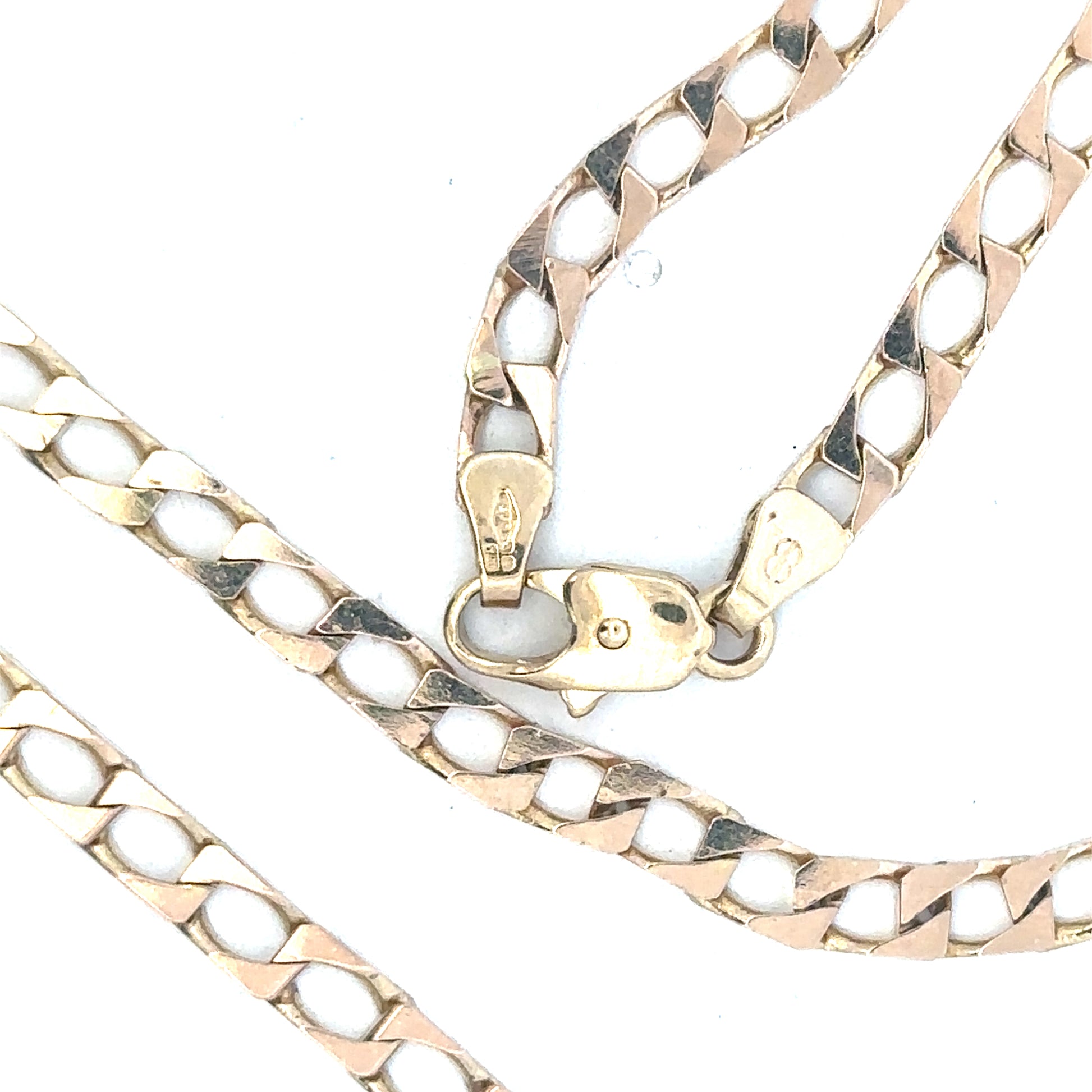 9ct yellow gold chain weighing 20.9g, unbranded, showcasing a classic design with polished links, ideal for elegant jewelry.