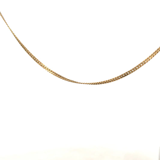9ct yellow gold chain weighing 4.6g, unbranded, with a detailed close-up of the elegant jewelry chain.
