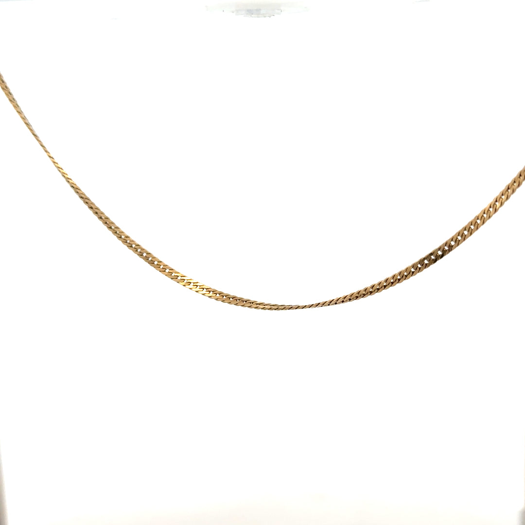 9ct yellow gold chain weighing 4.6g, unbranded jewelry chain with a classic design, shown in close-up detail.