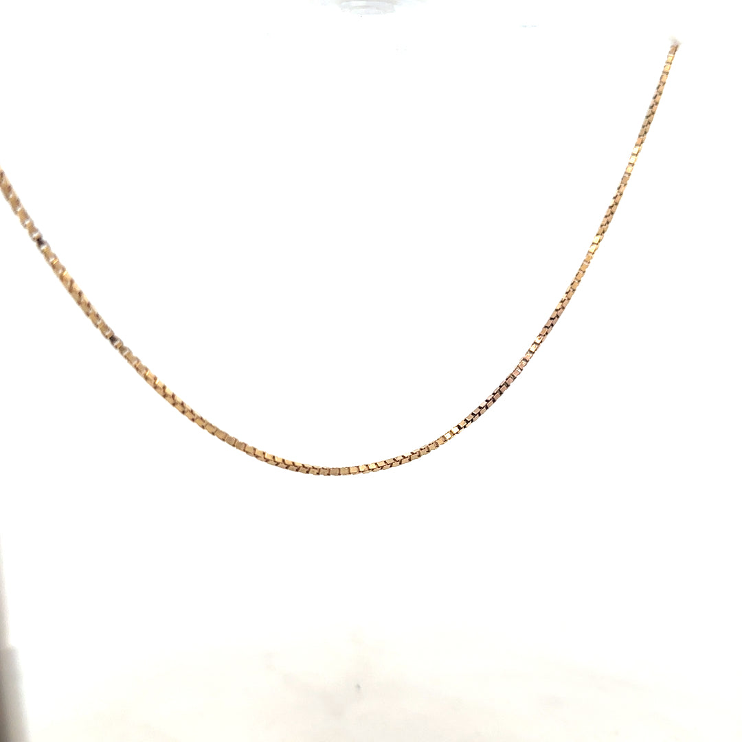 9ct yellow gold chain weighing 6.1g, unbranded, with a classic link design, displayed against a plain background.