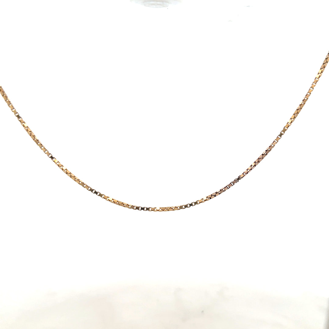 9ct yellow gold chain weighing 6.1g, unbranded, with a close-up view of its detailed link design.