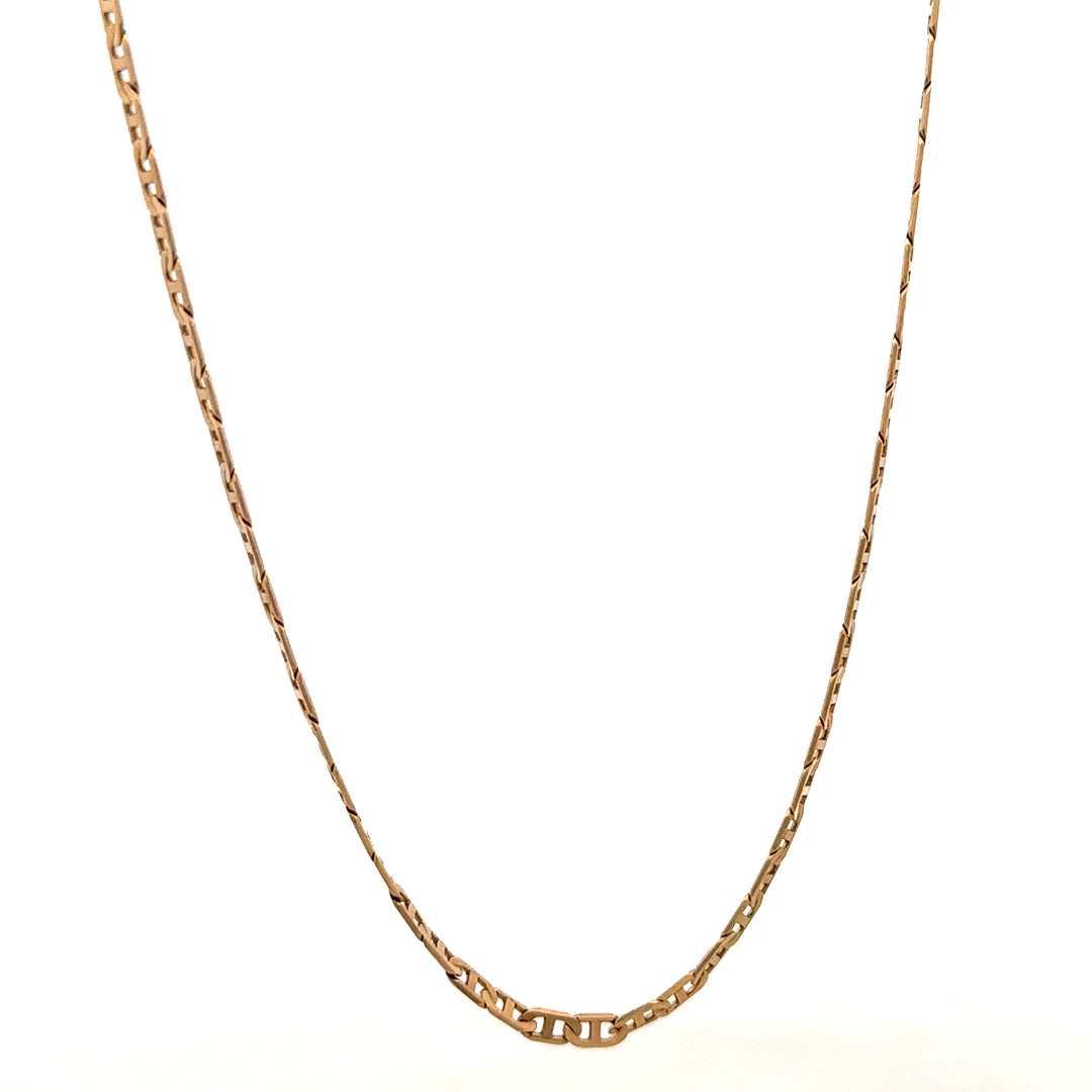 9ct yellow gold chain weighing 6.6g, unbranded jewelry chain with a classic design, shown in a close-up image.