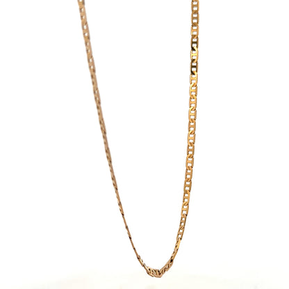 9ct yellow gold chain weighing 6.6g, unbranded jewelry chain with a classic design, shown in close-up detail.