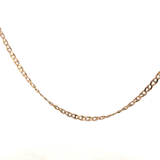 9ct yellow gold chain weighing 6.7g, unbranded, with a detailed close-up of the chain's links and shine.