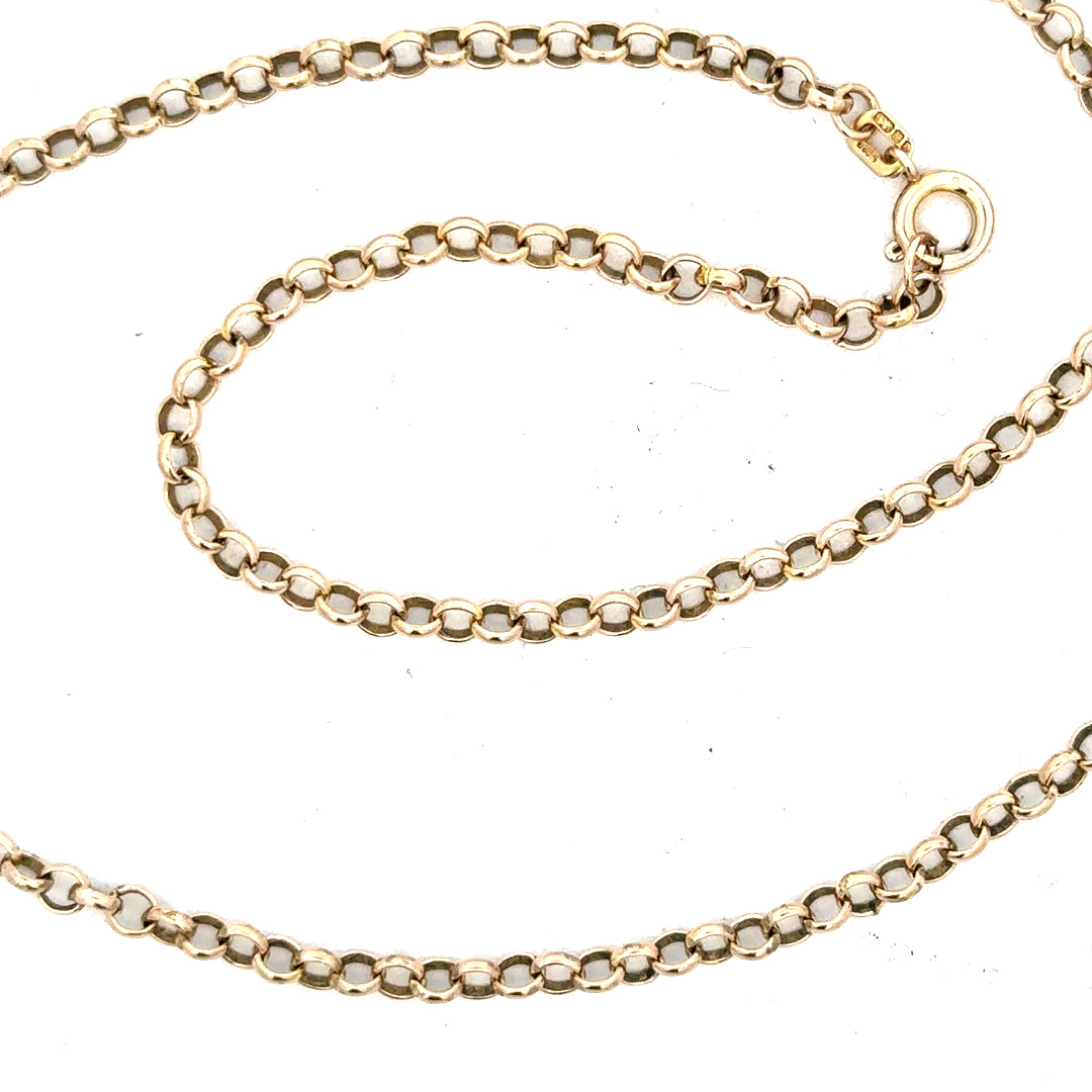 9ct yellow gold chain weighing 7.2g, unbranded, with a detailed close-up of the chain links showing its craftsmanship.