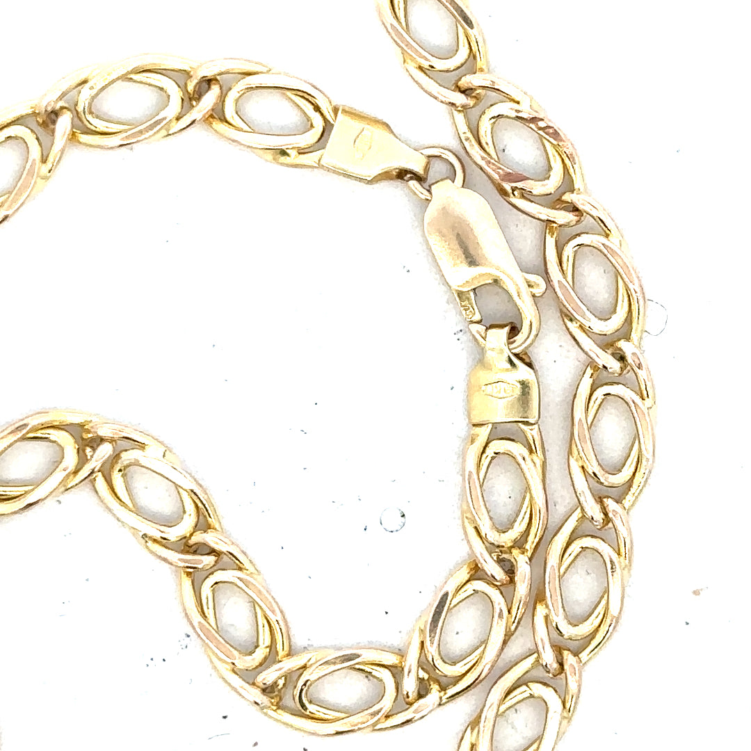9ct yellow gold chain weighing 7.8g, unbranded jewelry chain with a classic design, shown in a close-up image.