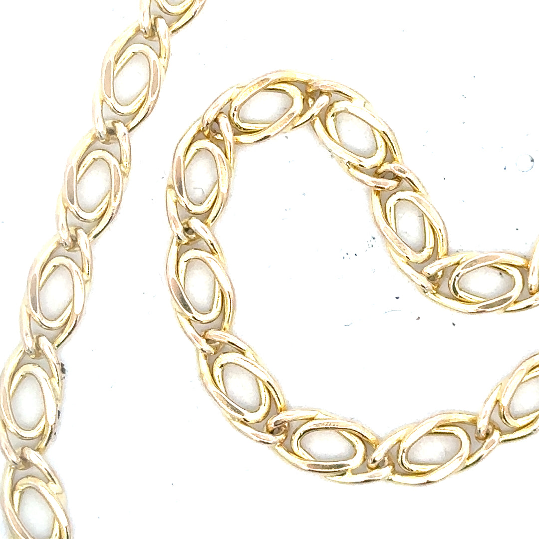 9ct yellow gold chain weighing 7.8g, unbranded jewelry accessory with a classic chain design.