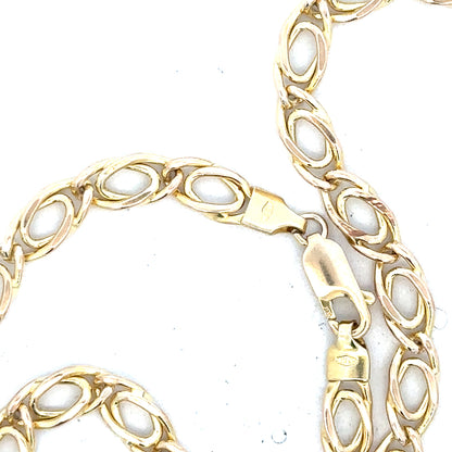 9ct yellow gold chain weighing 7.8g, unbranded jewelry chain with a classic design, shown in a close-up image.