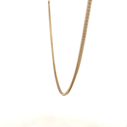 9ct yellow gold chain weighing 9.2g, featuring a classic link design, unbranded jewelry for versatile wear