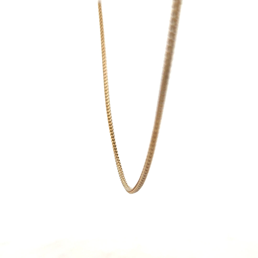 9ct yellow gold chain weighing 9.2g, unbranded jewelry chain with a classic design, shown on a neutral background.