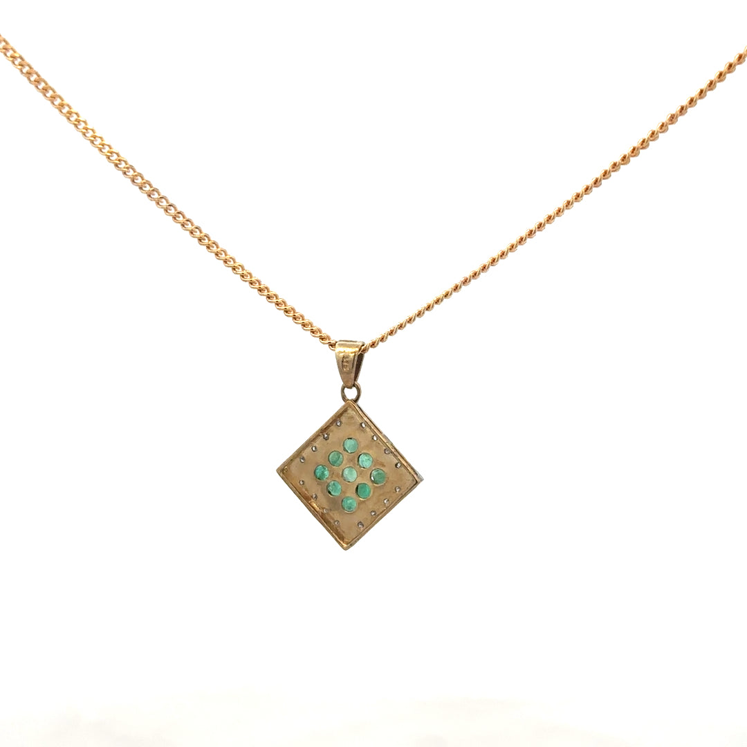 9ct yellow gold chain with emerald and diamond pendant, featuring a detailed design and a total weight of 5.5g.
