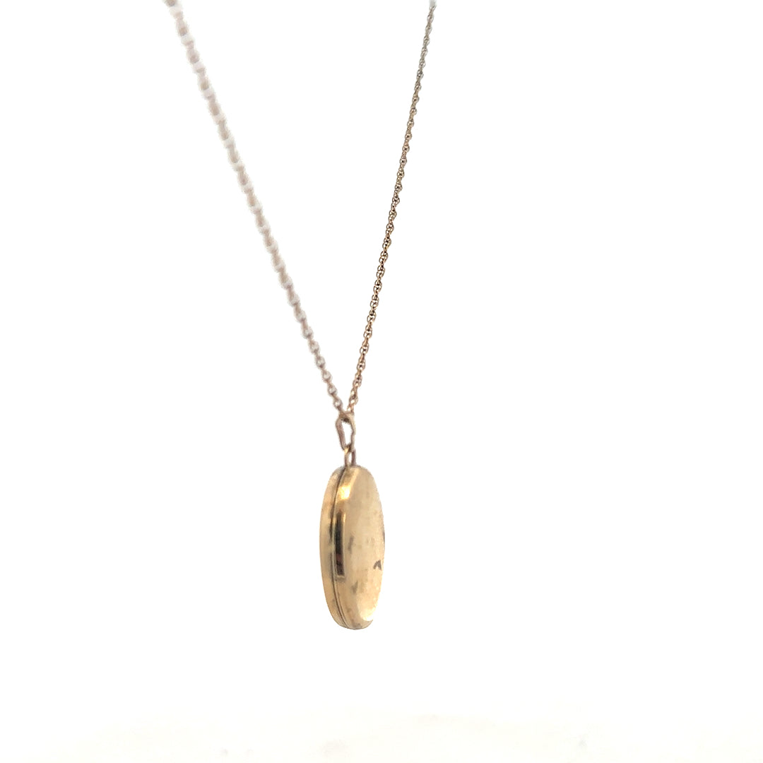 9ct yellow gold chain with locket pendant, unbranded, weighing 2.9g, showcasing a delicate jewelry piece.