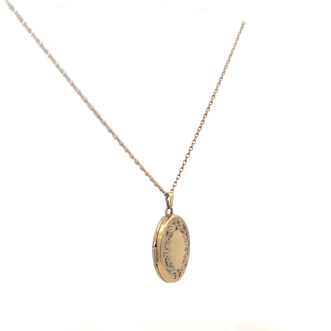 9ct yellow gold chain with a locket pendant, unbranded, weighing 2.9g, displayed on a plain background.