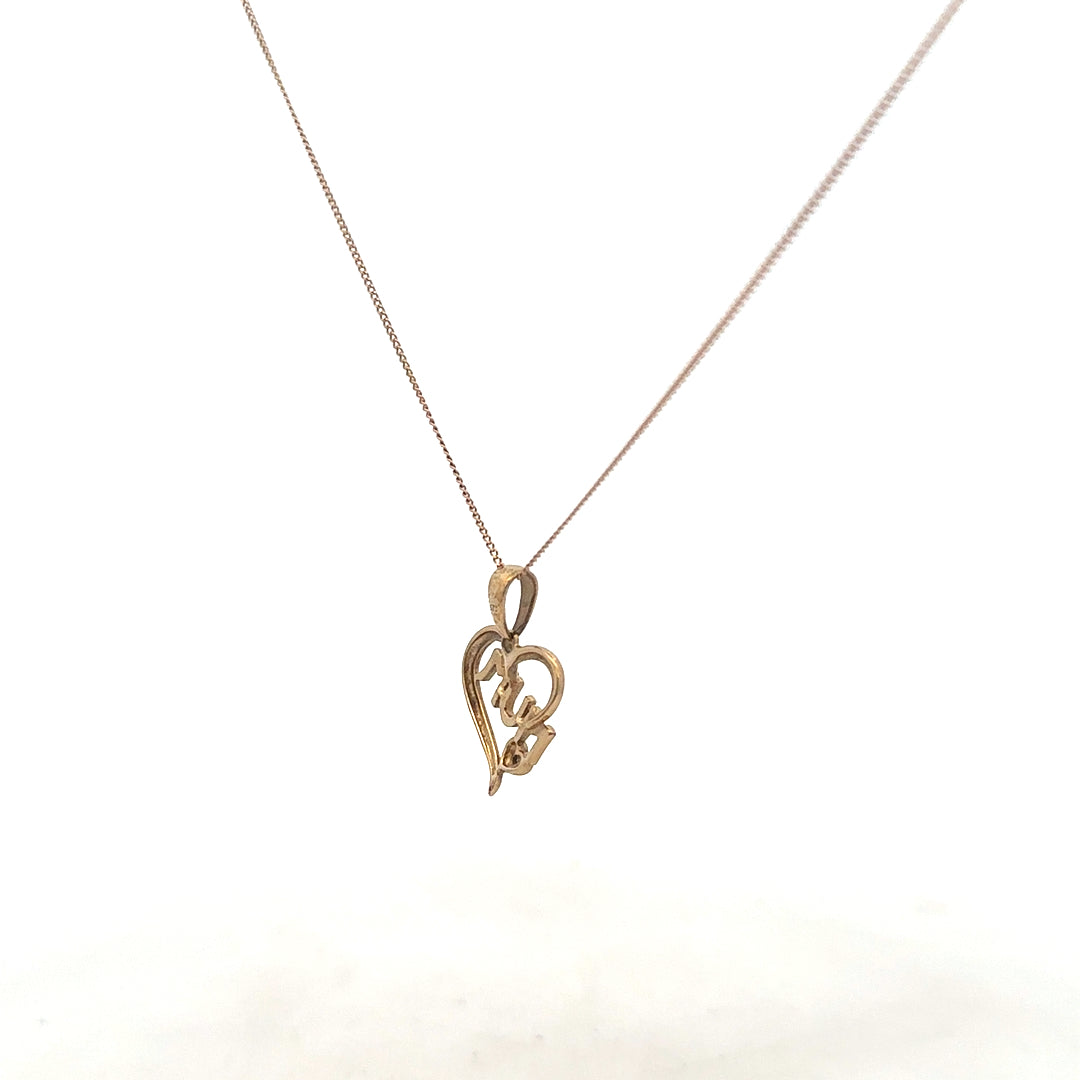 9ct yellow gold chain with Mum pendant, unbranded, showcasing a delicate jewelry piece weighing 1.7g on a neutral background.