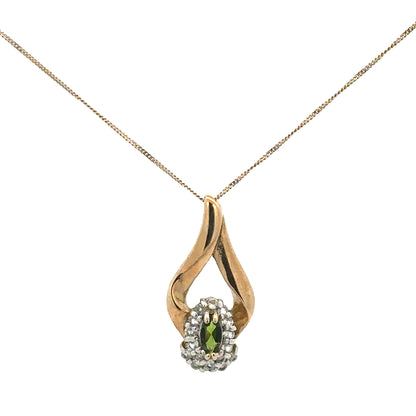 9ct yellow gold chain with pendant, unbranded jewelry, lightweight 3g gold necklace and pendant set, detailed close-up image