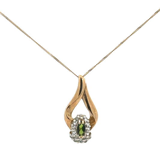 9ct yellow gold chain with pendant, unbranded jewelry, lightweight 3g gold necklace and pendant set, detailed close-up image