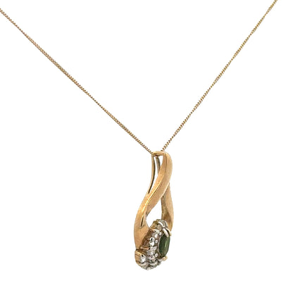 9ct yellow gold chain with pendant, unbranded jewelry, 3g, elegant gold necklace featuring a detailed pendant.