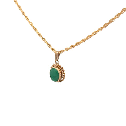 9ct yellow gold chain with pendant, unbranded jewelry, weighs 4.6g, featuring a simple elegant design.