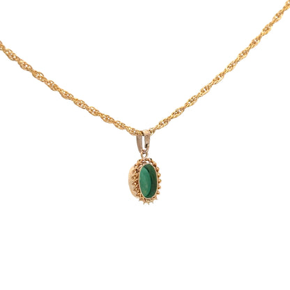 9ct yellow gold chain with pendant, unbranded, weighs 4.6g, featuring a classic design visible in the detailed close-up image.