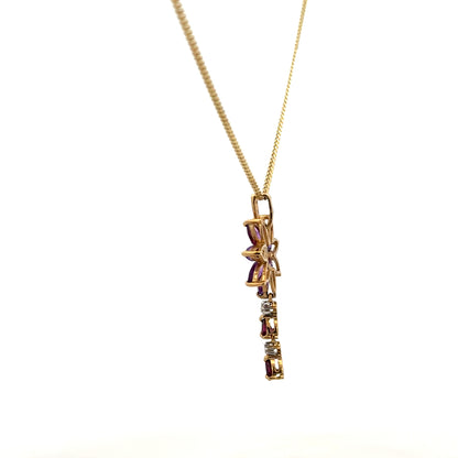 9ct yellow gold chain with pendant, unbranded jewelry piece, 4g, detailed close-up showing the elegant gold design