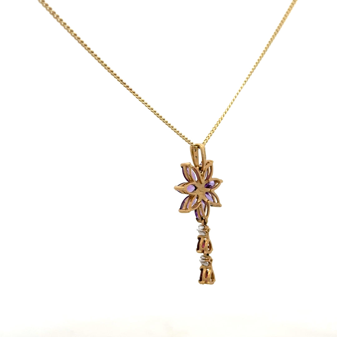9ct yellow gold chain with pendant, unbranded jewelry, 4g weight, close-up of elegant gold necklace and pendant.