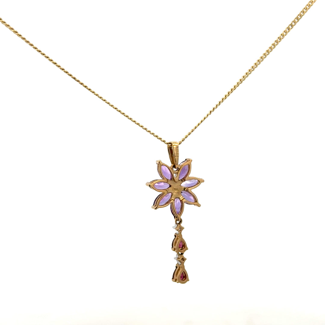 9ct yellow gold chain with pendant, unbranded, weighing 4g, showcasing a classic design on a white background.