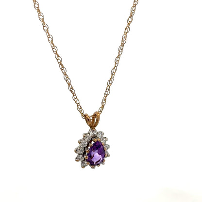 9ct yellow gold chain with pendant, unbranded, lightweight 1.9g jewelry accessory featuring a classic design.