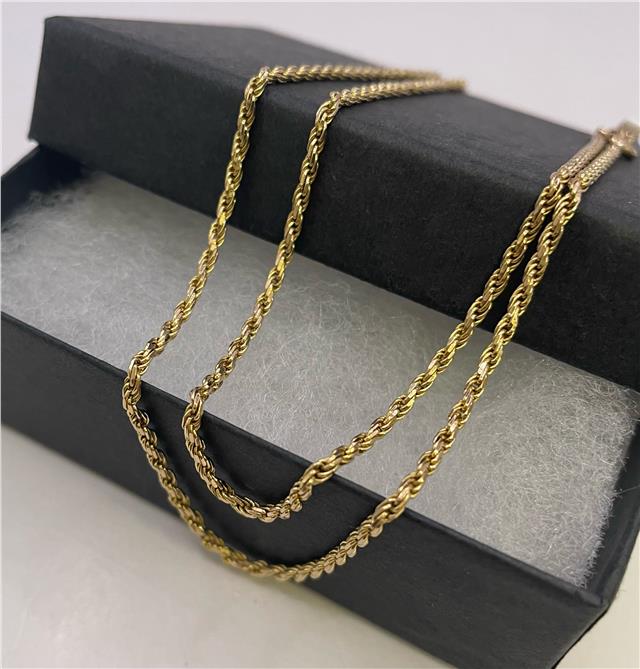 9ct yellow gold chain with a classic link design, crafted in unbranded jewelry for a timeless accessory.